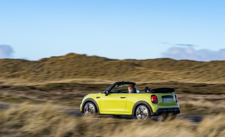 2022 MINI Convertible Rear Three-Quarter Wallpapers 450x275 (36)