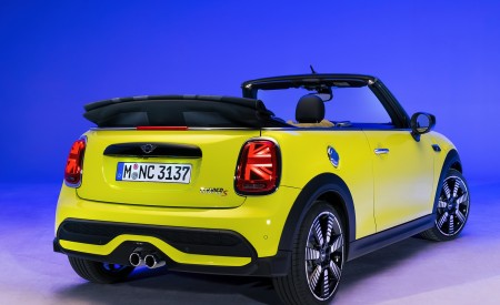 2022 MINI Cooper S Convertible Rear Three-Quarter Wallpapers 450x275 (83)
