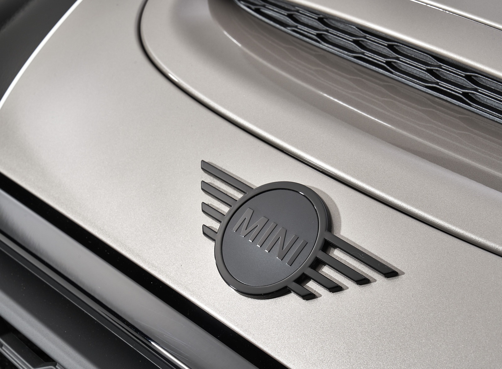 2022 MINI Cooper S Hardtop 2 Door Badge Wallpapers (13)