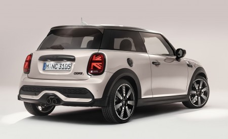 2022 MINI Cooper S Hardtop 2 Door Rear Three-Quarter Wallpapers 450x275 (3)