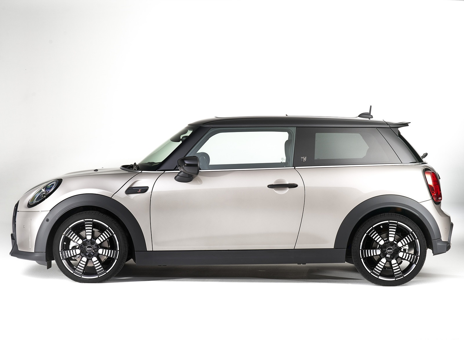 2022 MINI Cooper S Hardtop 2 Door Side Wallpapers (11)