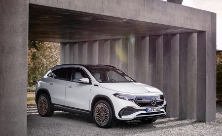 2022 Mercedes-Benz EQA EQA 250 Edition 1 (Color: Digital White) Front Three-Quarter Wallpapers 450x275 (26)