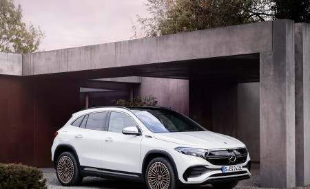 2022 Mercedes-Benz EQA EQA 250 Edition 1 (Color: Digital White) Front Three-Quarter Wallpapers 450x275 (27)