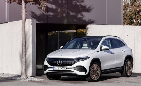 2022 Mercedes-Benz EQA EQA 250 Edition 1 (Color: Digital White) Front Three-Quarter Wallpapers 450x275 (21)