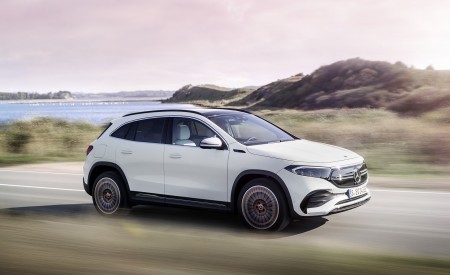 2022 Mercedes-Benz EQA EQA 250 Edition 1 (Color: Digital White) Front Three-Quarter Wallpapers  450x275 (3)