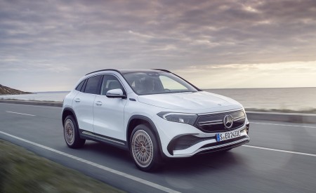 2022 Mercedes-Benz EQA EQA 250 Edition 1 (Color: Digital White) Front Three-Quarter Wallpapers 450x275 (4)