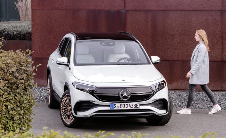2022 Mercedes-Benz EQA EQA 250 Edition 1 (Color: Digital White) Front Wallpapers 450x275 (29)