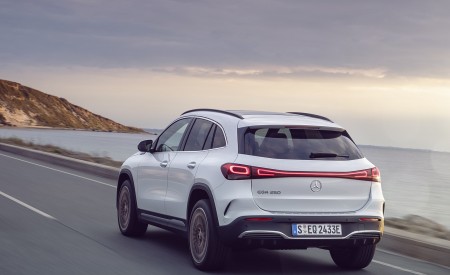 2022 Mercedes-Benz EQA EQA 250 Edition 1 (Color: Digital White) Rear Three-Quarter Wallpapers 450x275 (6)