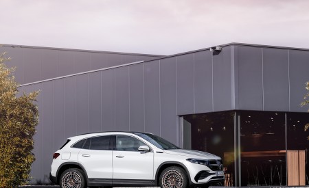 2022 Mercedes-Benz EQA EQA 250 Edition 1 (Color: Digital White) Side Wallpapers 450x275 (18)