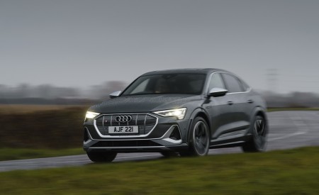 2021 Audi e-tron S Sportback (UK-Spec) Front Three-Quarter Wallpapers  450x275 (25)
