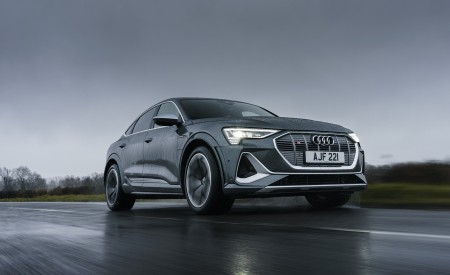 2021 Audi e-tron S Sportback (UK-Spec) Front Three-Quarter Wallpapers  450x275 (8)
