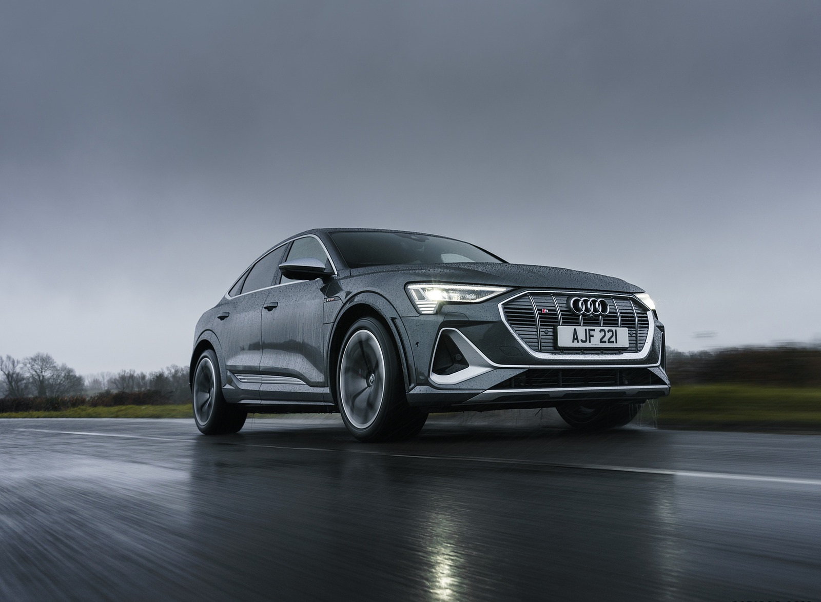 2021 Audi e-tron S Sportback (UK-Spec) Front Three-Quarter Wallpapers  (8)
