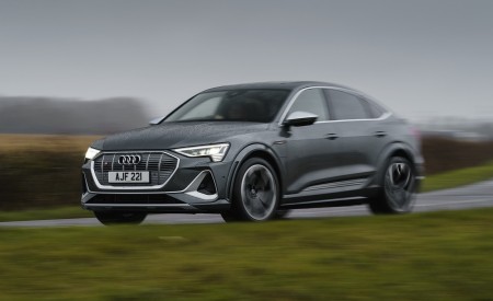 2021 Audi e-tron S Sportback (UK-Spec) Front Three-Quarter Wallpapers  450x275 (26)