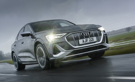 2021 Audi e-tron S Sportback (UK-Spec) Front Three-Quarter Wallpapers  450x275 (18)