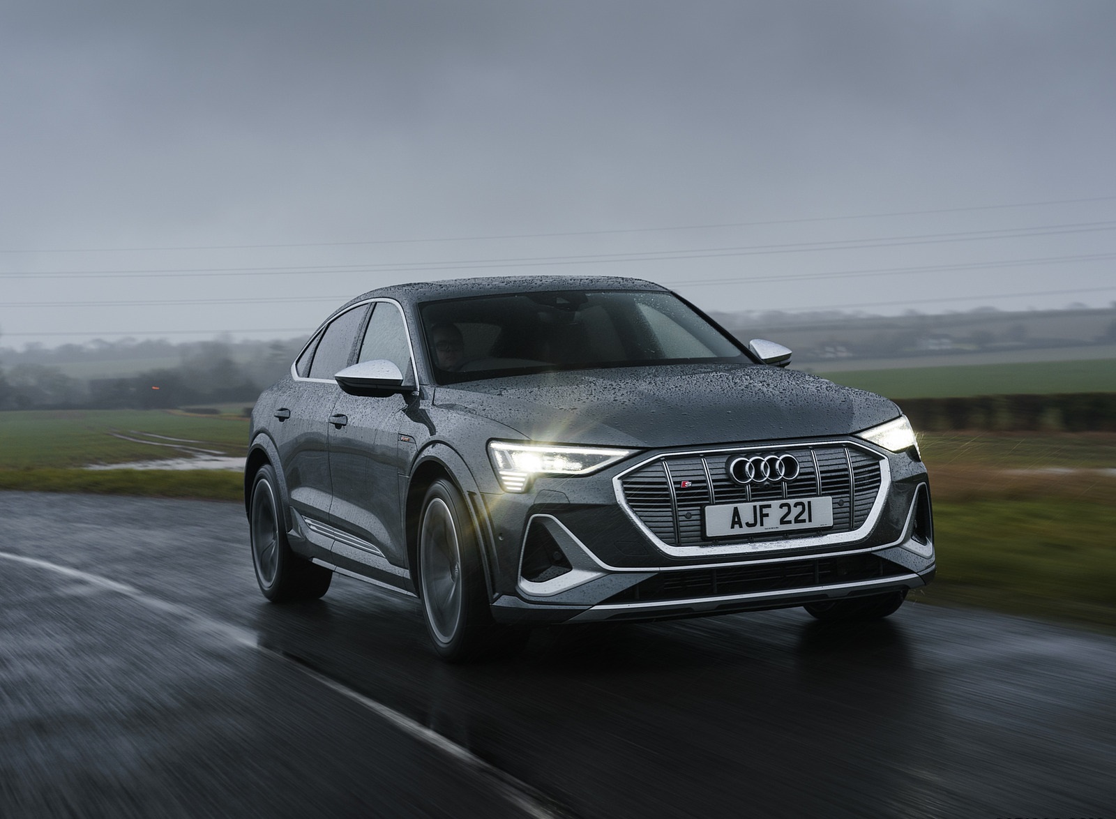 2021 Audi e-tron S Sportback (UK-Spec) Front Three-Quarter Wallpapers  (9)