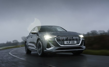 2021 Audi e-tron S Sportback (UK-Spec) Front Three-Quarter Wallpapers  450x275 (2)
