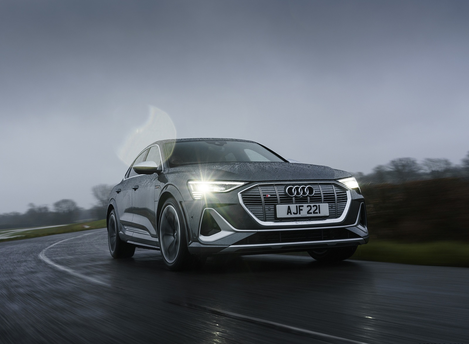 2021 Audi e-tron S Sportback (UK-Spec) Front Three-Quarter Wallpapers  (2)