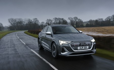 2021 Audi e-tron S Sportback (UK-Spec) Front Three-Quarter Wallpapers  450x275 (3)