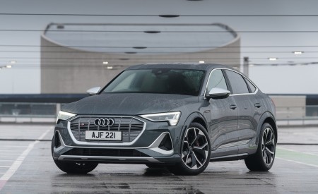 2021 Audi e-tron S Sportback (UK-Spec) Front Three-Quarter Wallpapers 450x275 (47)