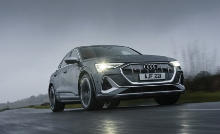 2021 Audi e-tron S Sportback (UK-Spec) Front Three-Quarter Wallpapers 450x275 (4)