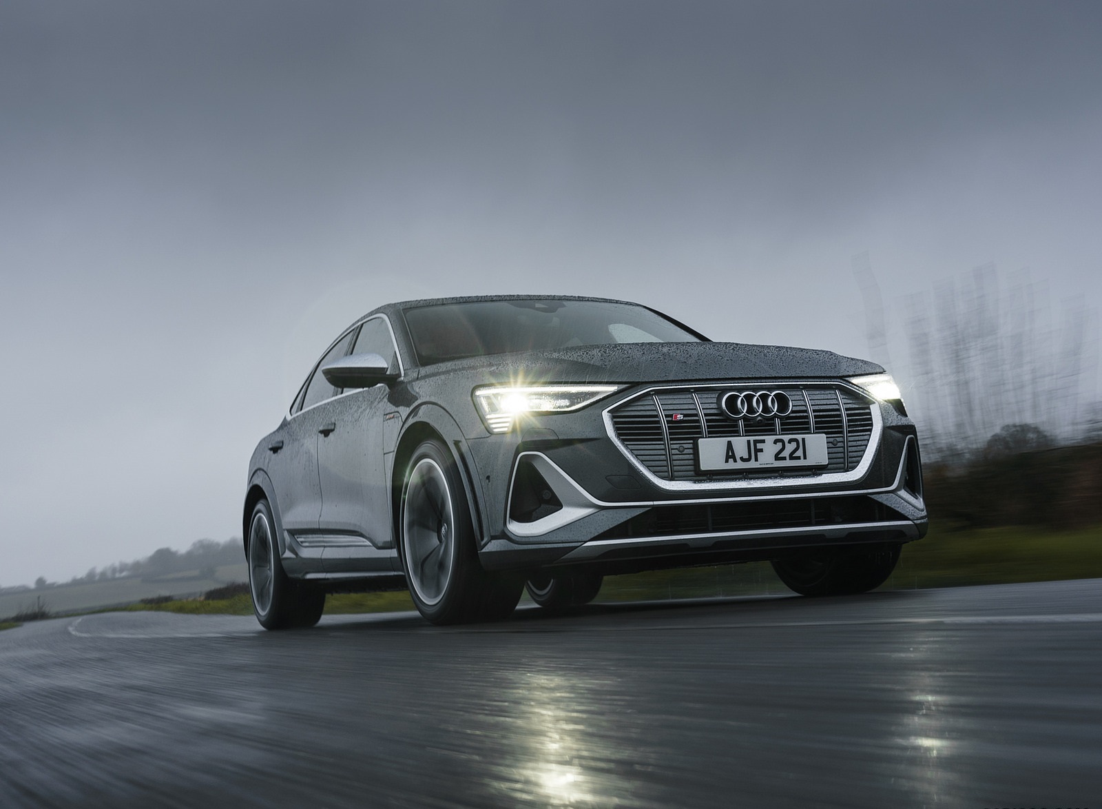 2021 Audi e-tron S Sportback (UK-Spec) Front Three-Quarter Wallpapers (4)