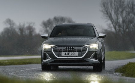 2021 Audi e-tron S Sportback (UK-Spec) Front Wallpapers  450x275 (20)