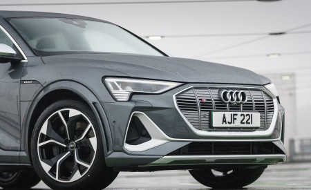 2021 Audi e-tron S Sportback (UK-Spec) Front Wallpapers 450x275 (58)