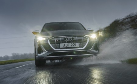 2021 Audi e-tron S Sportback (UK-Spec) Front Wallpapers 450x275 (12)