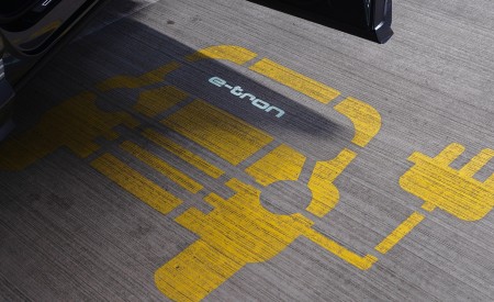 2021 Audi e-tron S Sportback (UK-Spec) Ground Projection Wallpapers  450x275 (86)