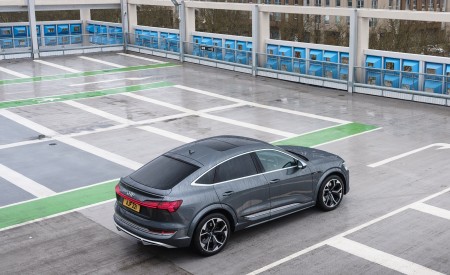 2021 Audi e-tron S Sportback (UK-Spec) Rear Three-Quarter Wallpapers  450x275 (50)