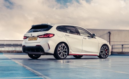 2021 BMW 128ti (UK-Spec) Rear Three-Quarter Wallpapers 450x275 (19)