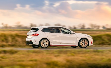 2021 BMW 128ti (UK-Spec) Rear Three-Quarter Wallpapers 450x275 (13)