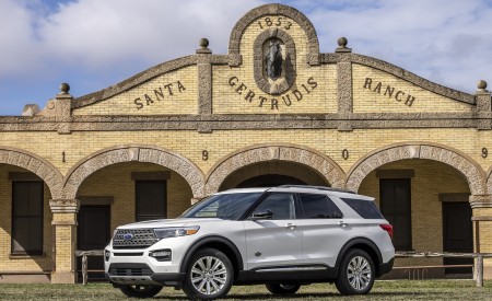 2021 Ford Explorer King Ranch Front Three-Quarter Wallpapers  450x275 (7)