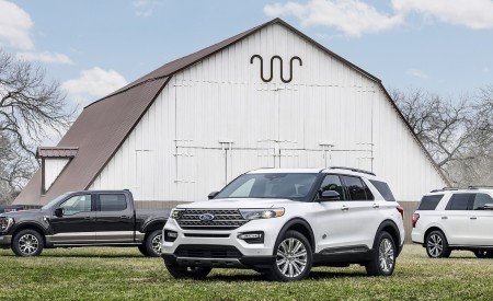 2021 Ford Explorer King Ranch Front Three-Quarter Wallpapers 450x275 (8)