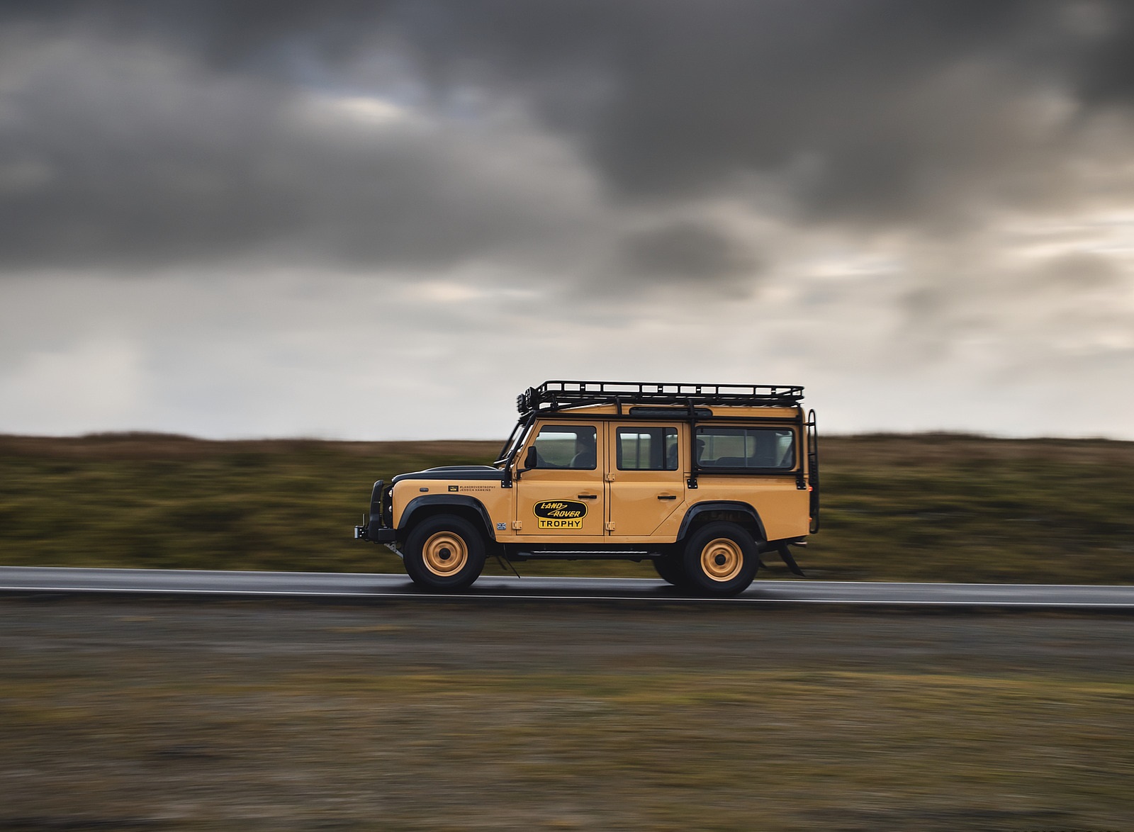 2021 Land Rover Defender Works V8 Trophy Side Wallpapers  (6)