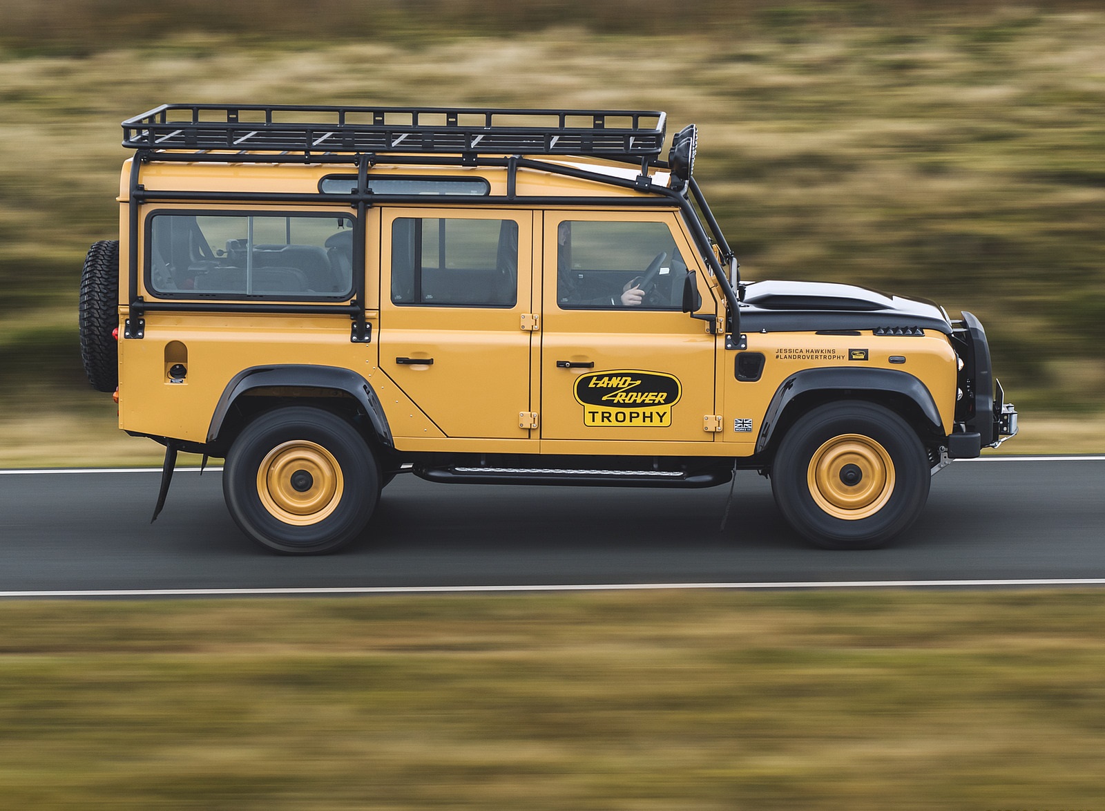 2021 Land Rover Defender Works V8 Trophy Side Wallpapers (2)