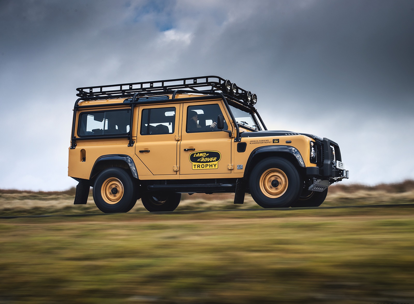 2021 Land Rover Defender Works V8 Trophy Side Wallpapers (8)