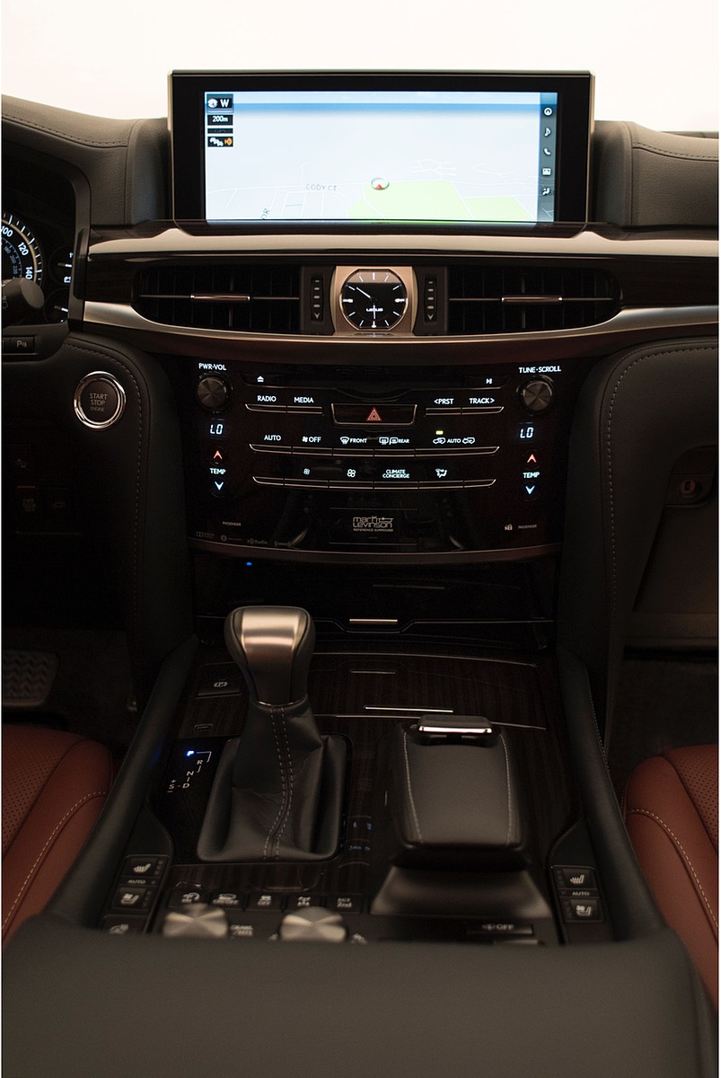 2021 Lexus LX 570 Central Console Wallpapers (14)