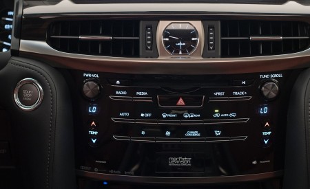 2021 Lexus LX 570 Central Console Wallpapers 450x275 (15)