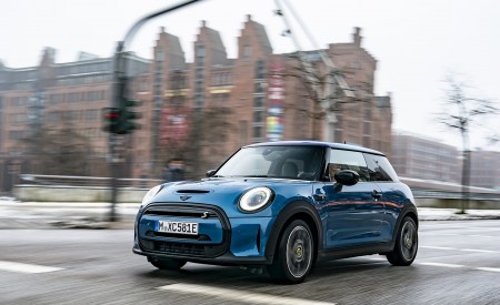 2021 MINI Cooper SE Electric Front Three-Quarter Wallpapers 450x275 (15)