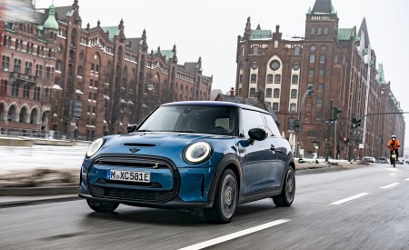 2021 MINI Cooper SE Electric Front Three-Quarter Wallpapers 450x275 (26)
