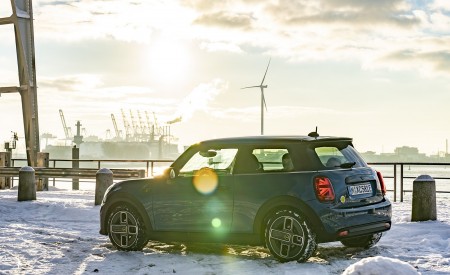 2021 MINI Cooper SE Electric Rear Three-Quarter Wallpapers  450x275 (46)