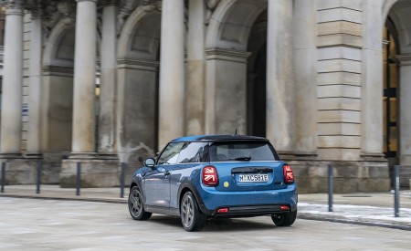 2021 MINI Cooper SE Electric Rear Three-Quarter Wallpapers  450x275 (44)