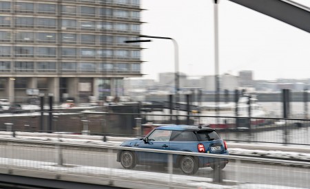 2021 MINI Cooper SE Electric Rear Three-Quarter Wallpapers 450x275 (18)