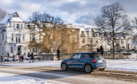 2021 MINI Cooper SE Electric Rear Three-Quarter Wallpapers 450x275 (6)