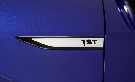 2021 Volkswagen ID.4 1ST Badge Wallpapers 450x275 (35)