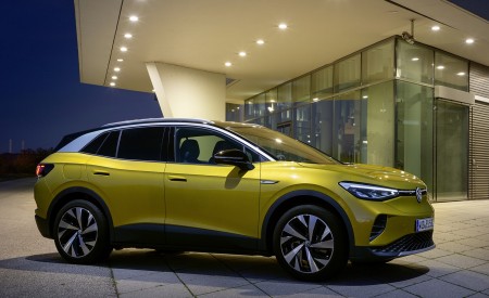 2021 Volkswagen ID.4 1st Edition Front Three-Quarter Wallpapers 450x275 (69)