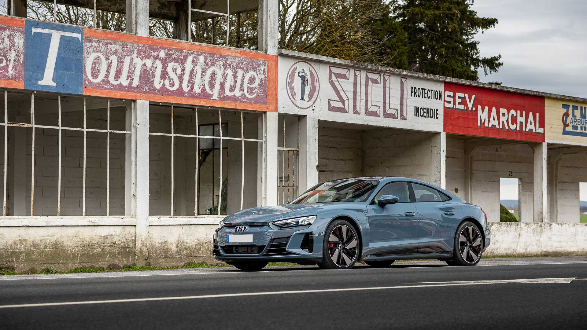 2022 Audi E-Tron GT Quattro (Color: Kemora Gray Metallic) Front Three-Quarter Wallpapers (9)