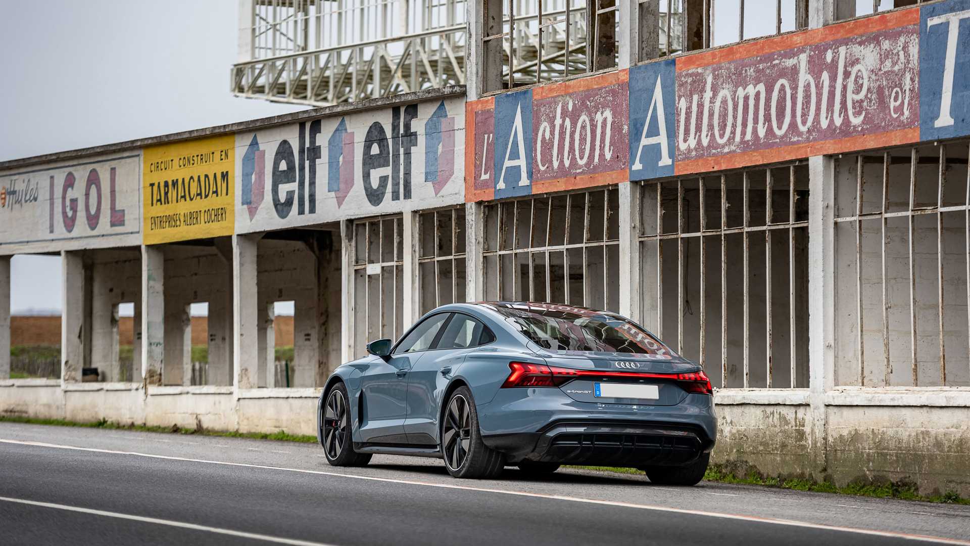 2022 Audi E-Tron GT Quattro (Color: Kemora Gray Metallic) Rear Three-Quarter Wallpapers (13)