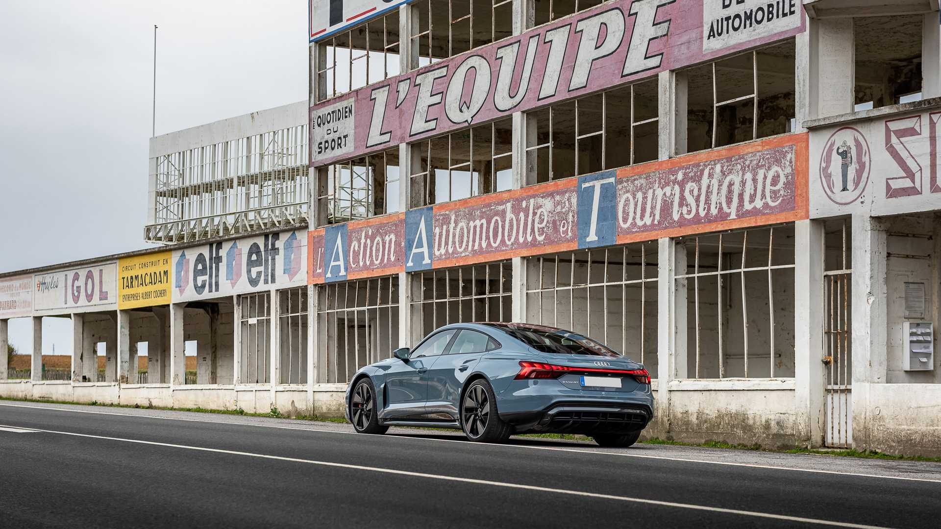 2022 Audi E-Tron GT Quattro (Color: Kemora Gray Metallic) Rear Three-Quarter Wallpapers (14)